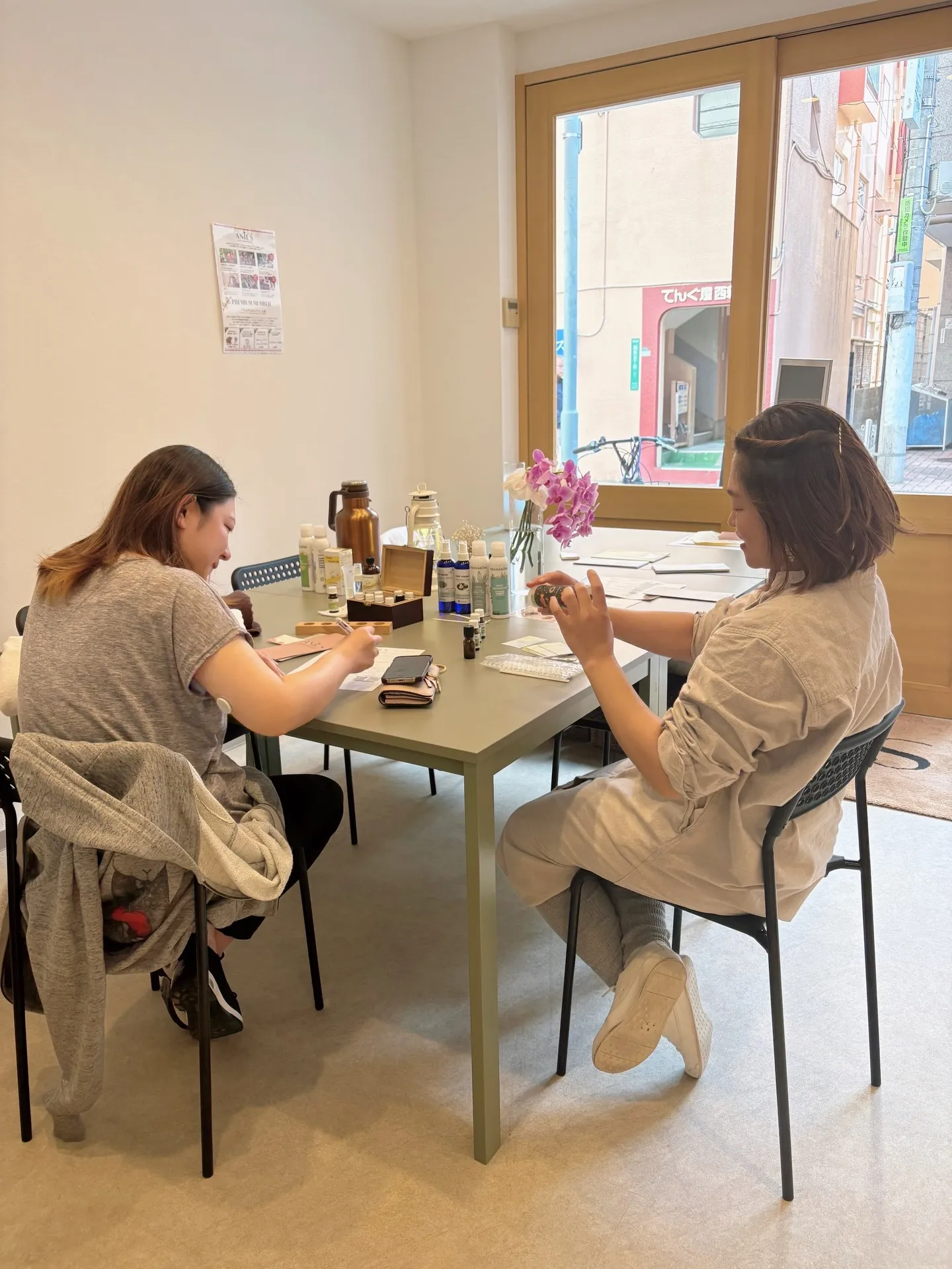 西新アロマハンドトリートメント